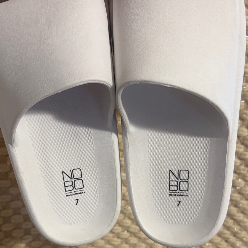 No Boundaries Classic White Slides - Picture 8 of 13